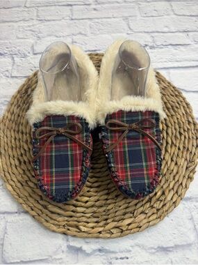 NWOT J. Crew Plaid Faux Fur Lined Moccasin Slippers - Red & Navy. Size 10.